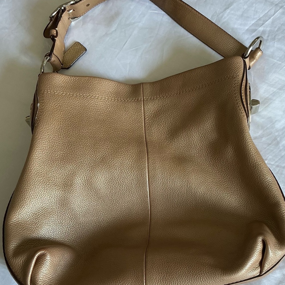 COACH - Elegant Tan Leather Shoulder Bag